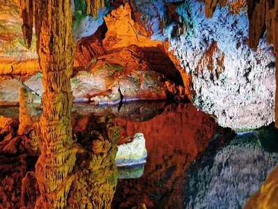 Bezoek Grotten Neptunus & Nismes